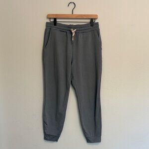 Vuori Women's Cropped Performance Jogger in Smoke Blue Heather